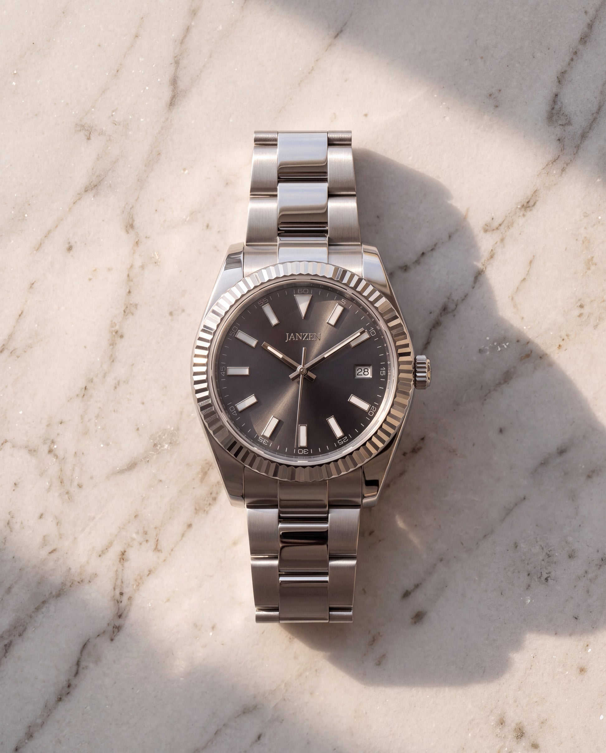 Datejust Oyster - Avantgarde - 40mm — Flatlay auf Marmor