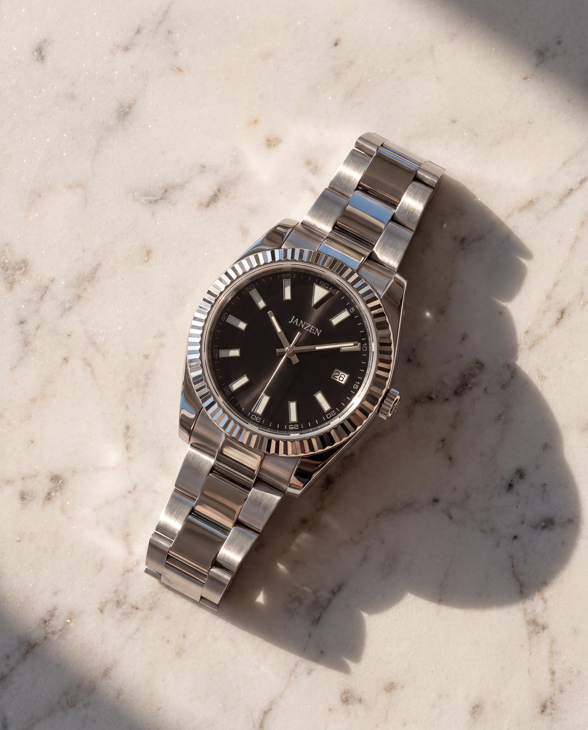 Datejust Oyster - Avantgarde - 40mm Schwarz — Flatlay auf Marmor