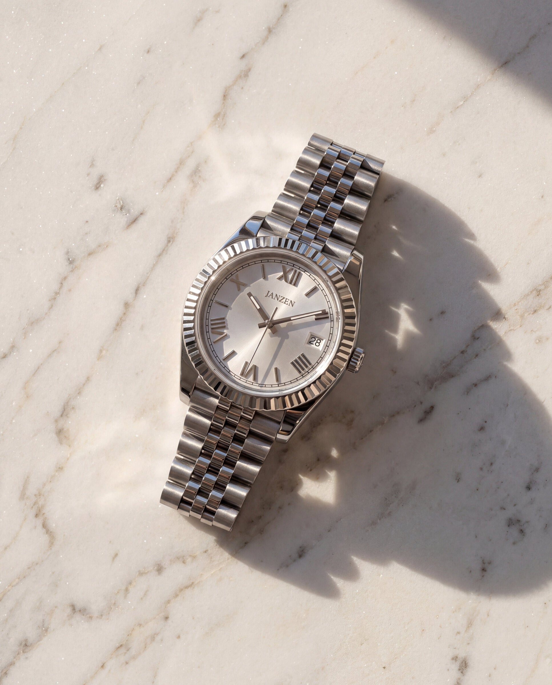 Datejust Jubilee - Roman Empire - 40mm — Flatlay auf Marmor (web)