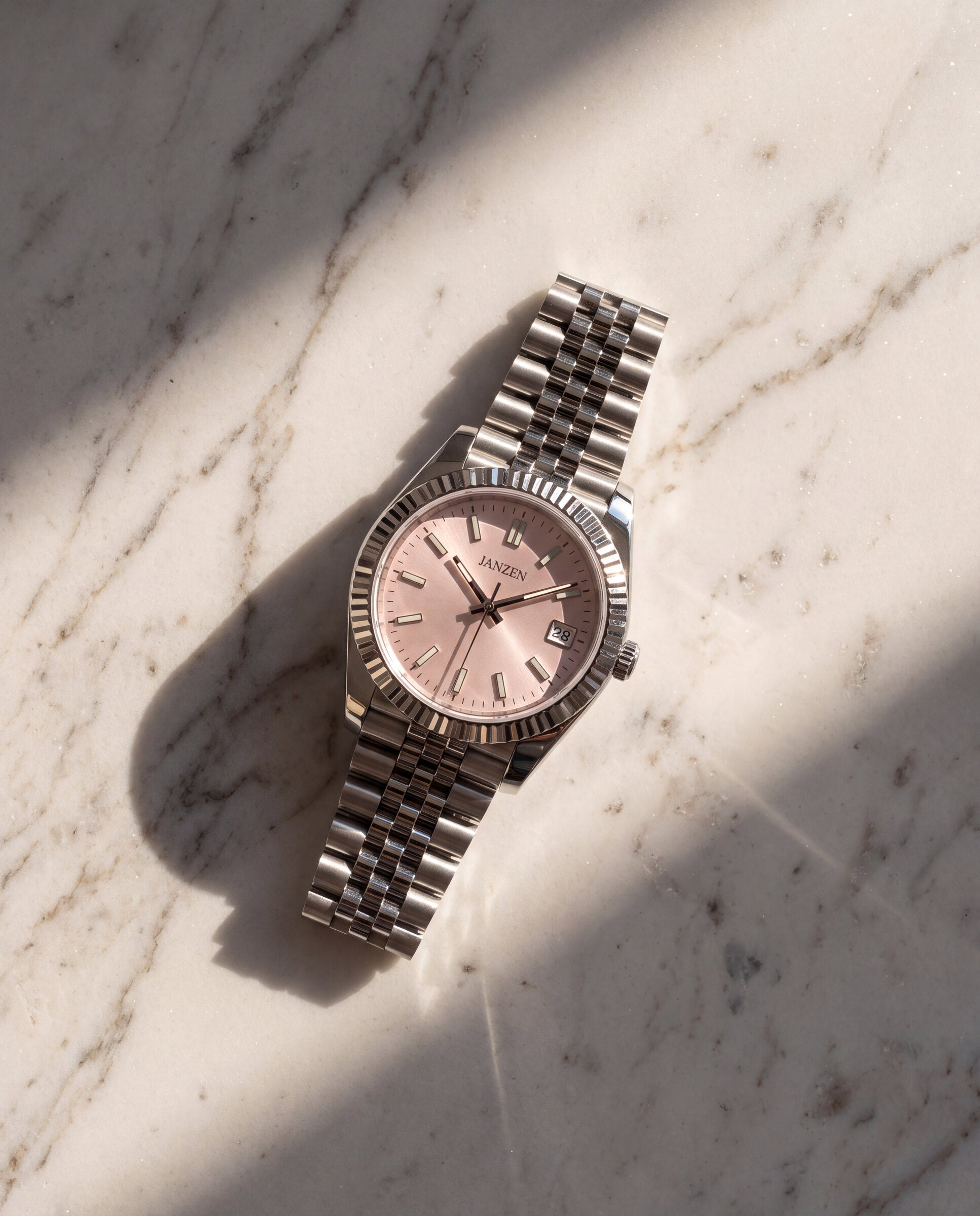 Datejust Jubilee - Sport - 40mm - Rosé — Flatlay auf Marmor (web)