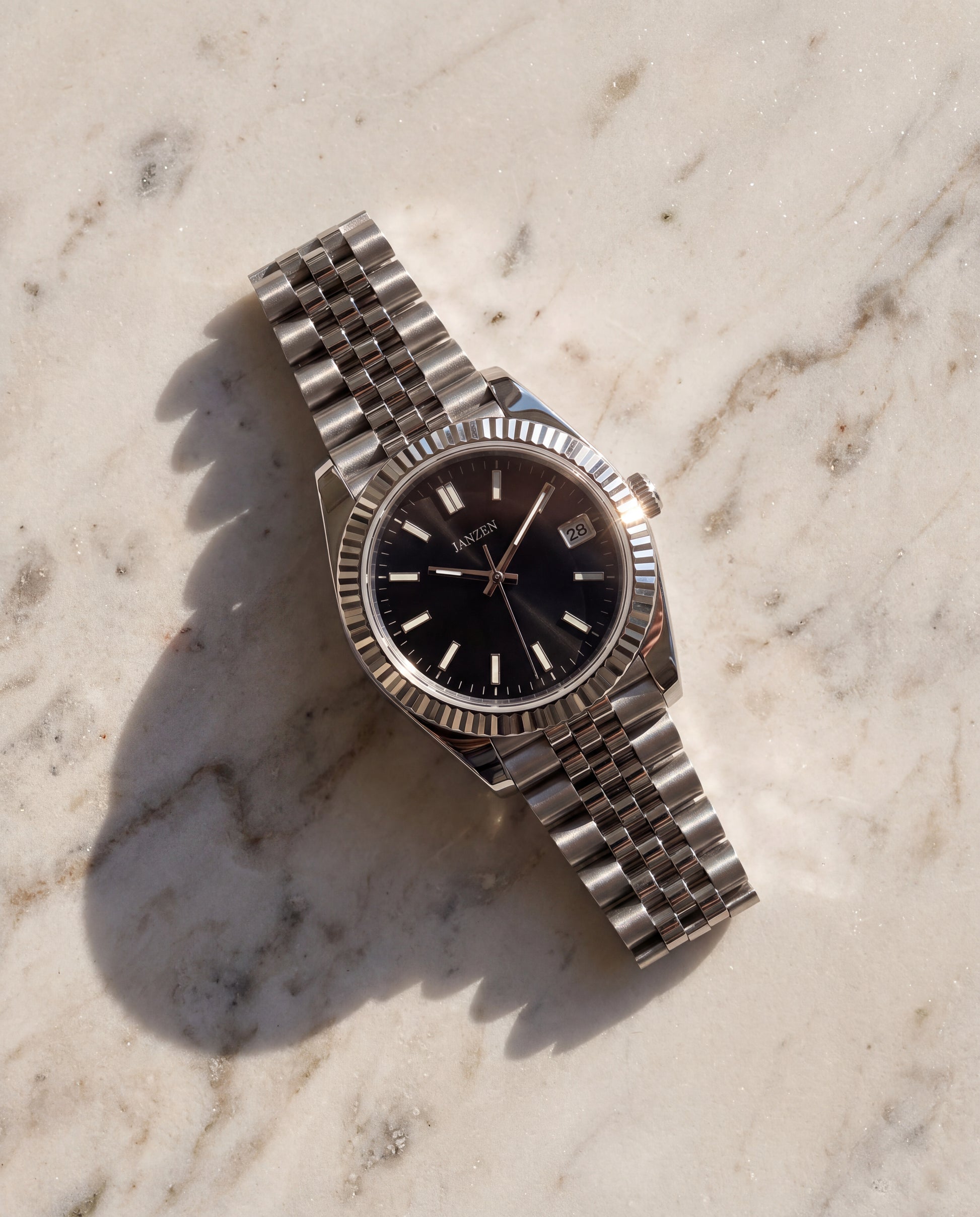 Datejust Jubilee - Sport - 40mm - Schwarz — Flatlay auf Marmor