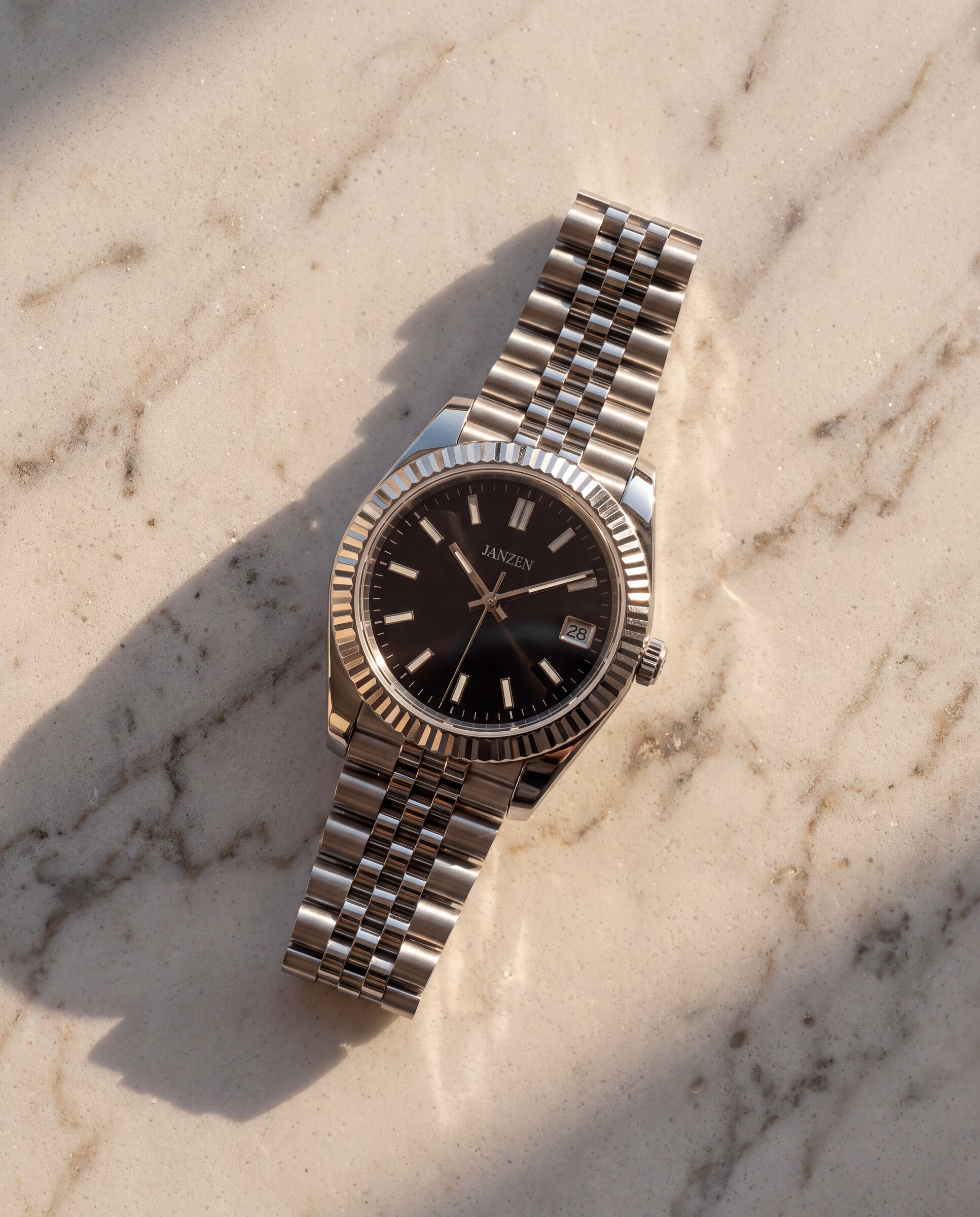 Datejust Jubilee - Sport - 40mm — Flatlay auf Marmor (web)