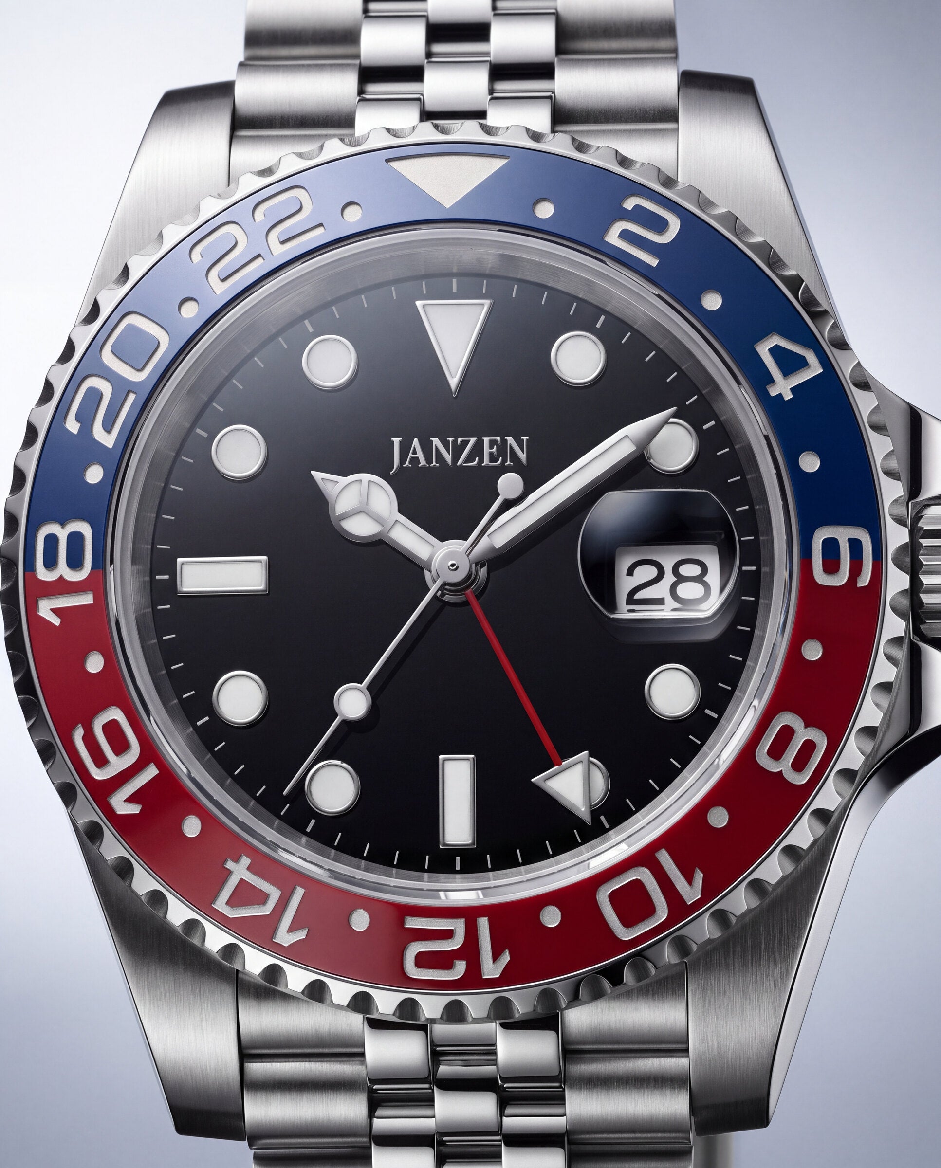 GMT International 40mm Pepsi — Zifferblatt und Luenette im Detail (web)