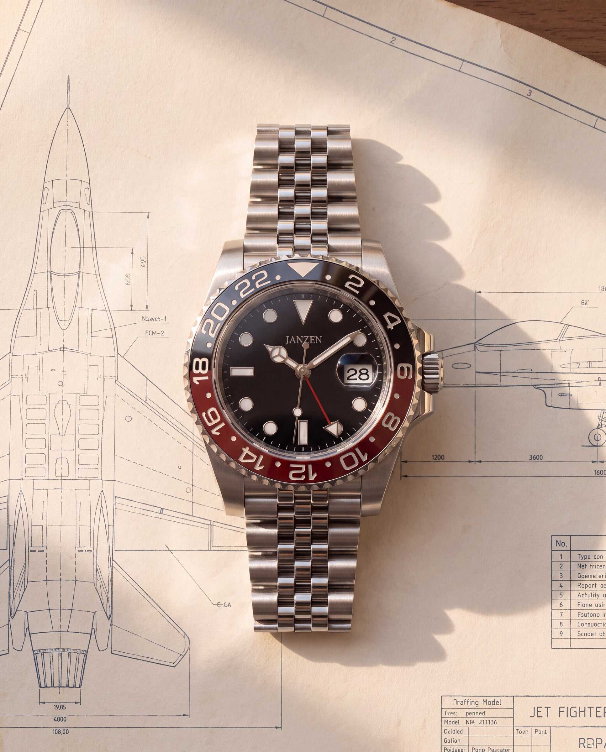 GMT International 40mm Cola — Flatlay Blaupause (web)