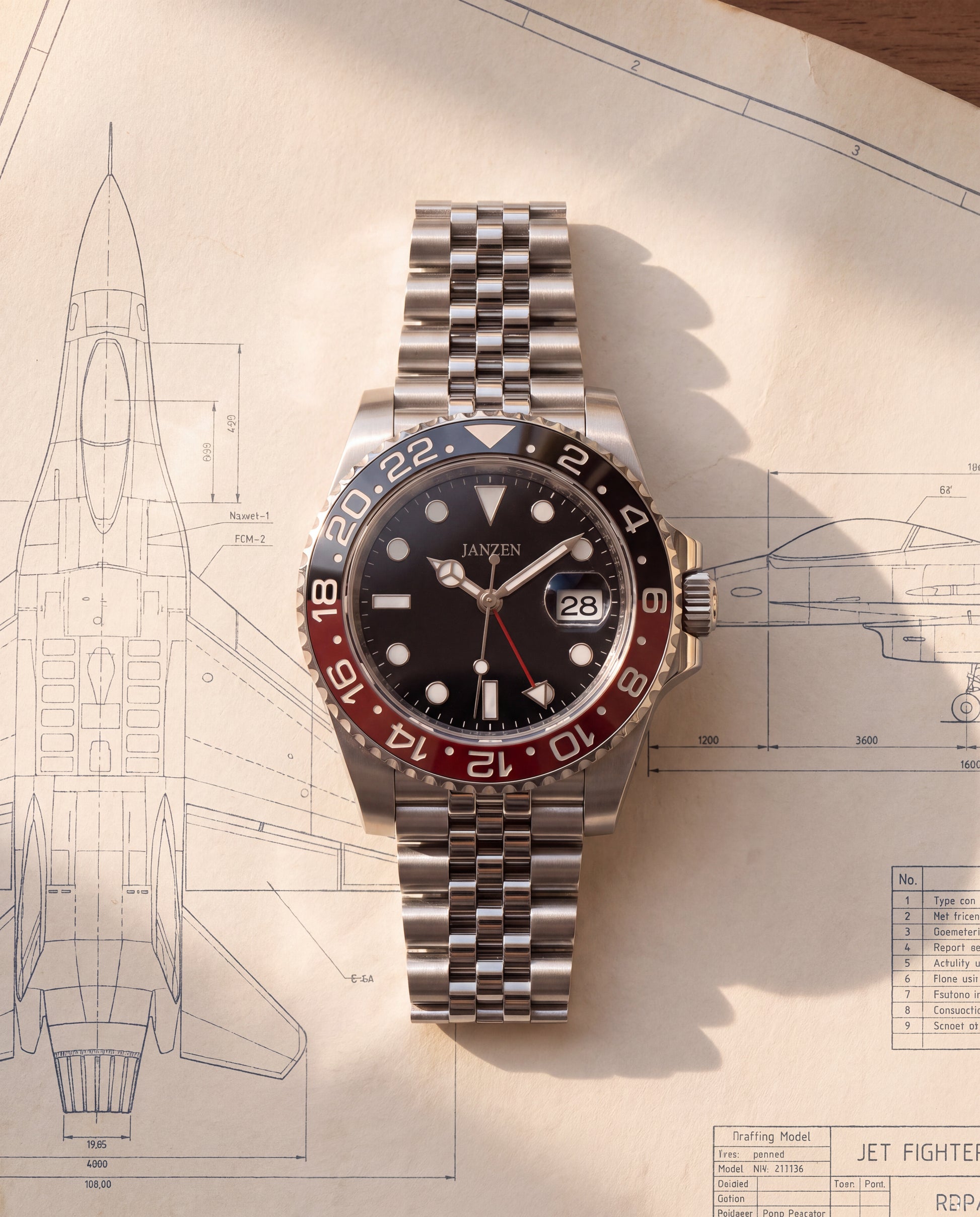 GMT International 40mm Cola — Flatlay Blaupause