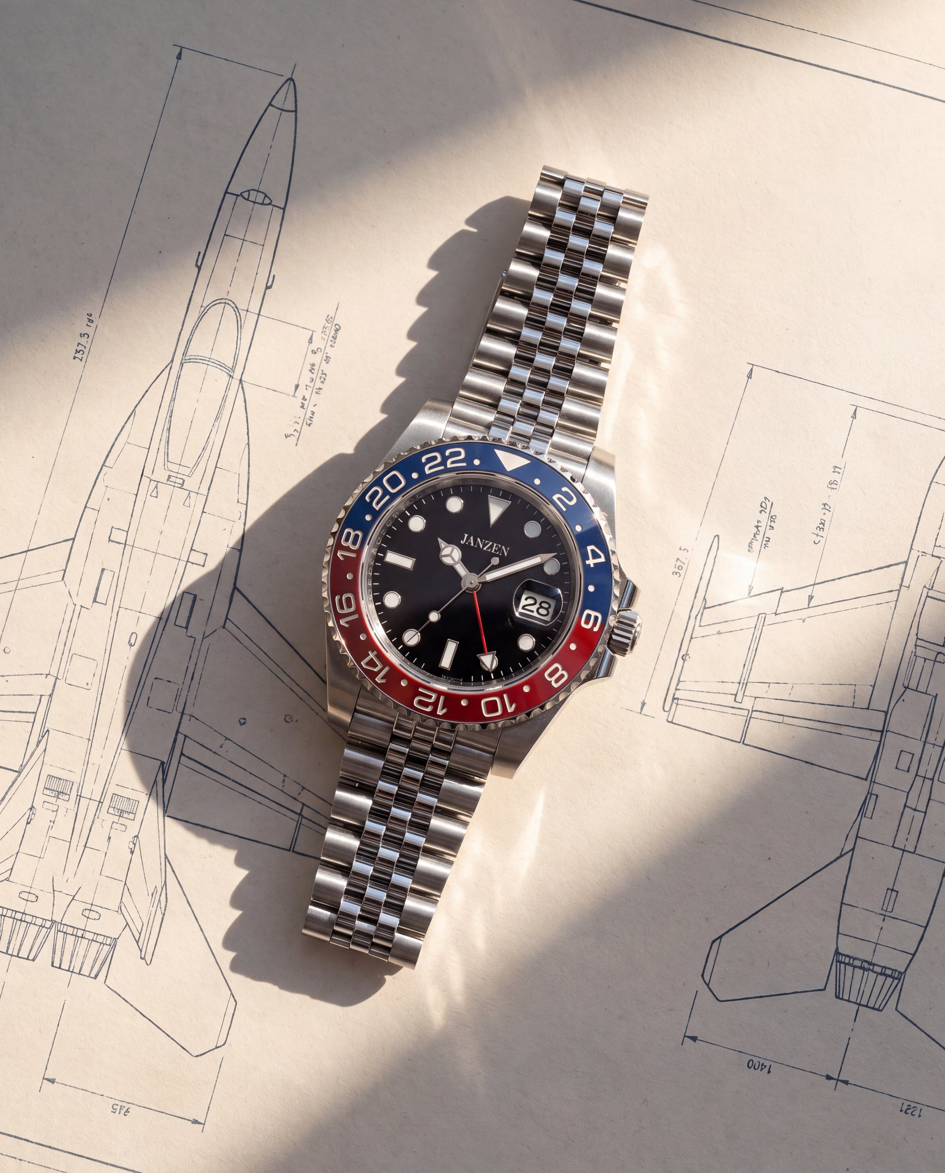 GMT International 40mm Pepsi — Flatlay Blaupause