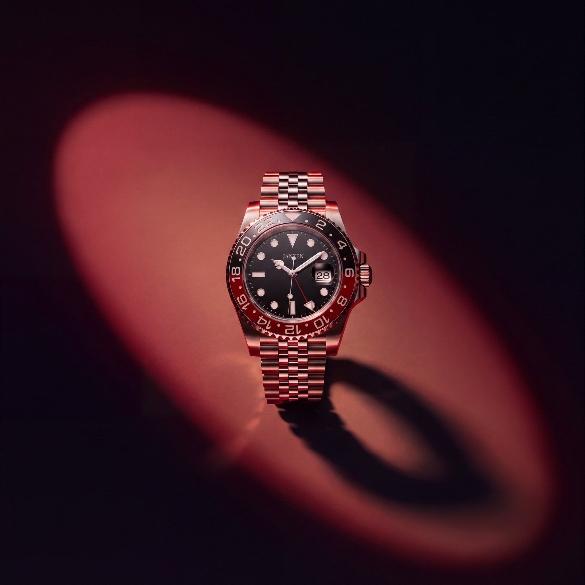 GMT International 40mm Cola — Statement-Hero Quadrat (web)