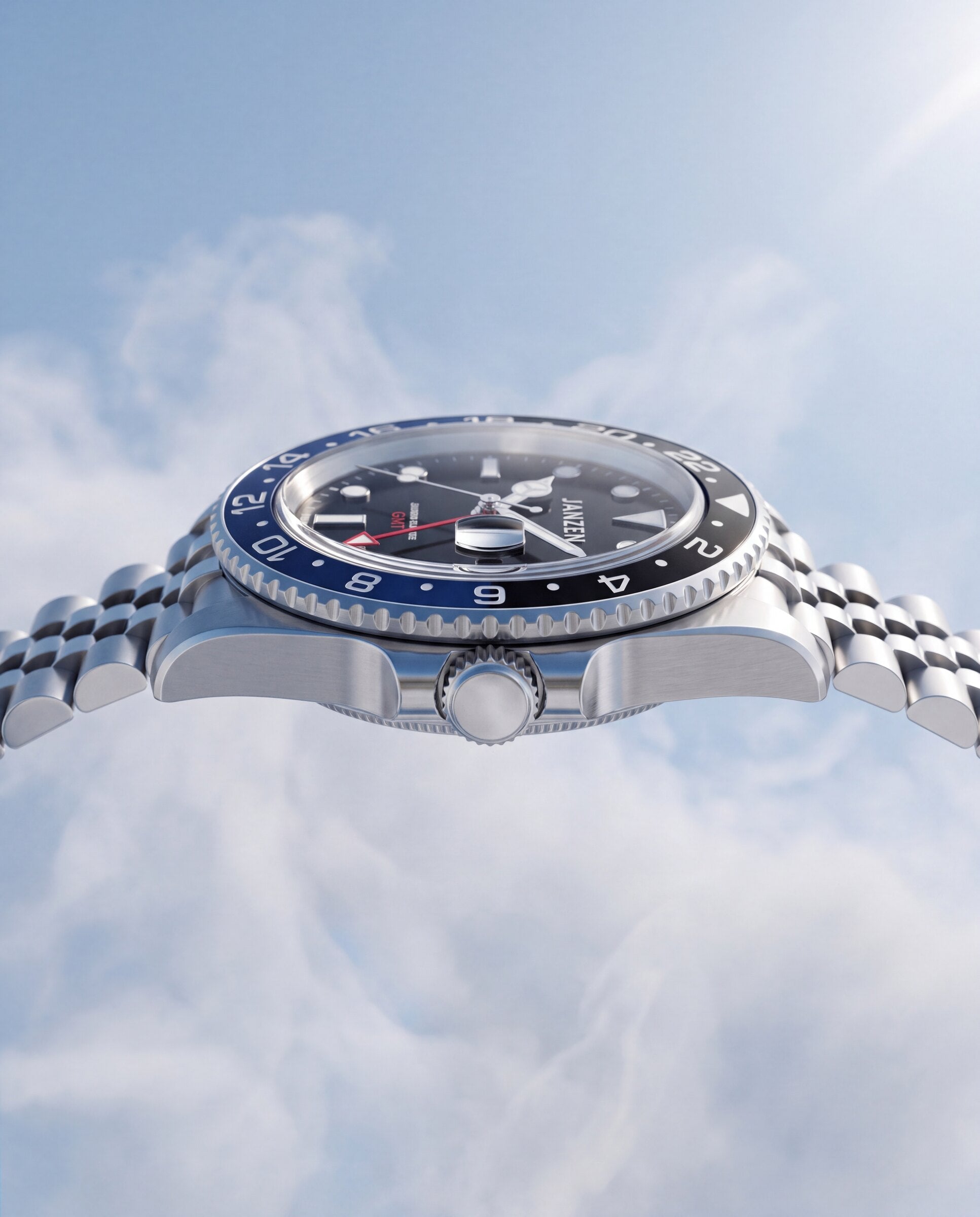 GMT International 40mm Batman — Gehaeuse von der Seite, ueber den Wolken (web)