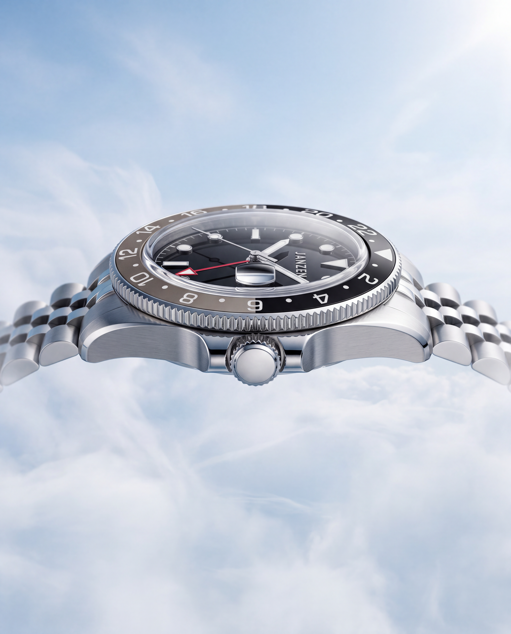 GMT International 40mm Grau — Gehaeuse von der Seite, ueber den Wolken