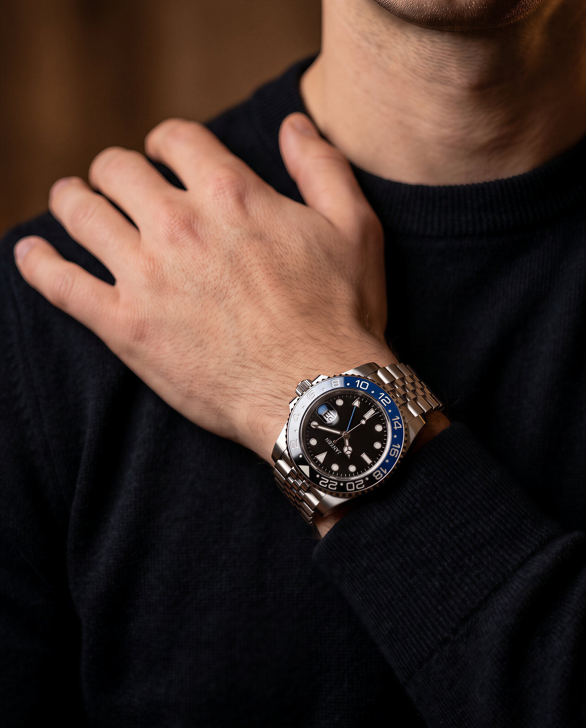 GMT-BATMAN — Wristshot Schulterblick (web)