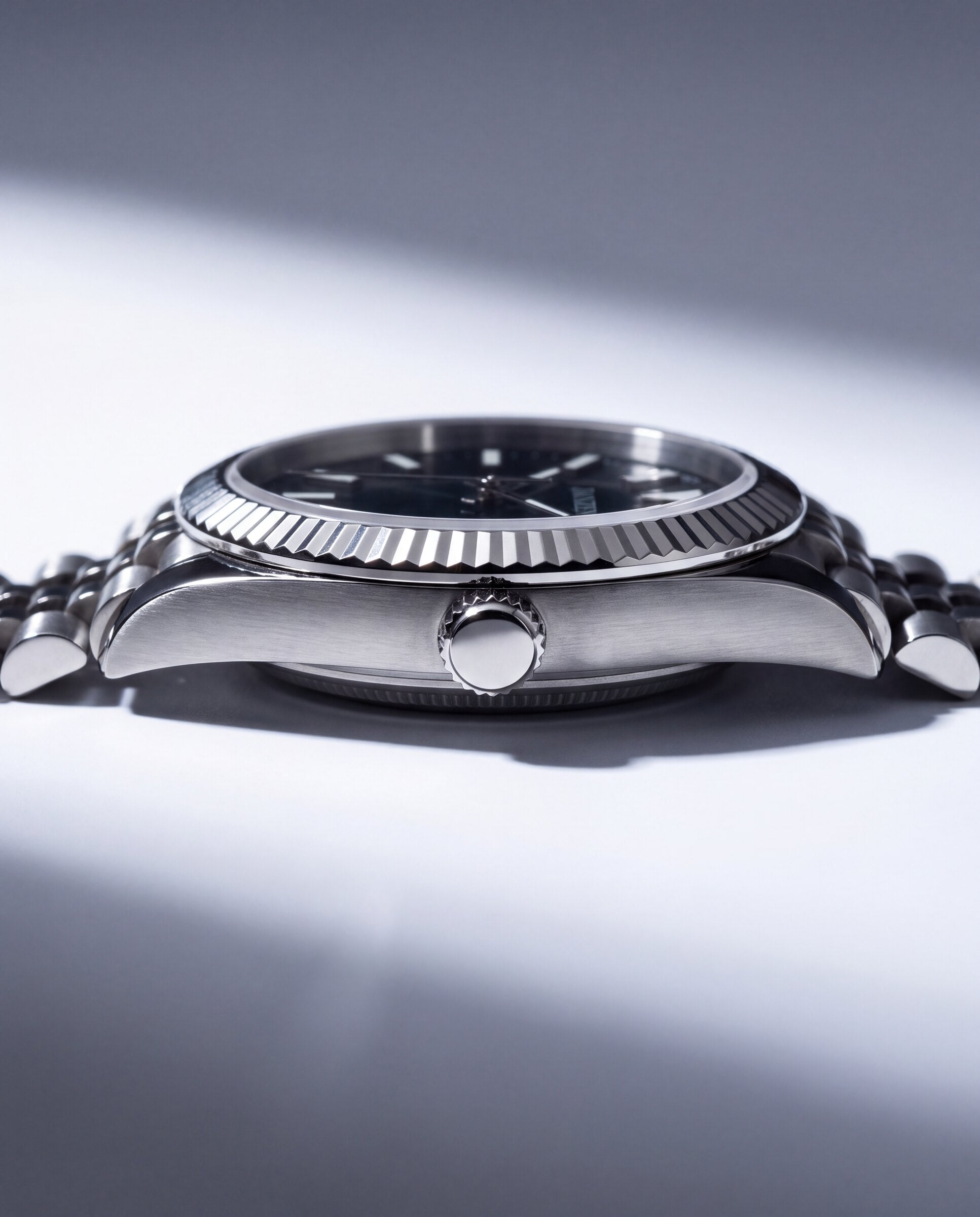 Datejust Jubilee- Avantgarde - 40mm - Gehaeuse von der Seite, Blick auf die Krone (web)