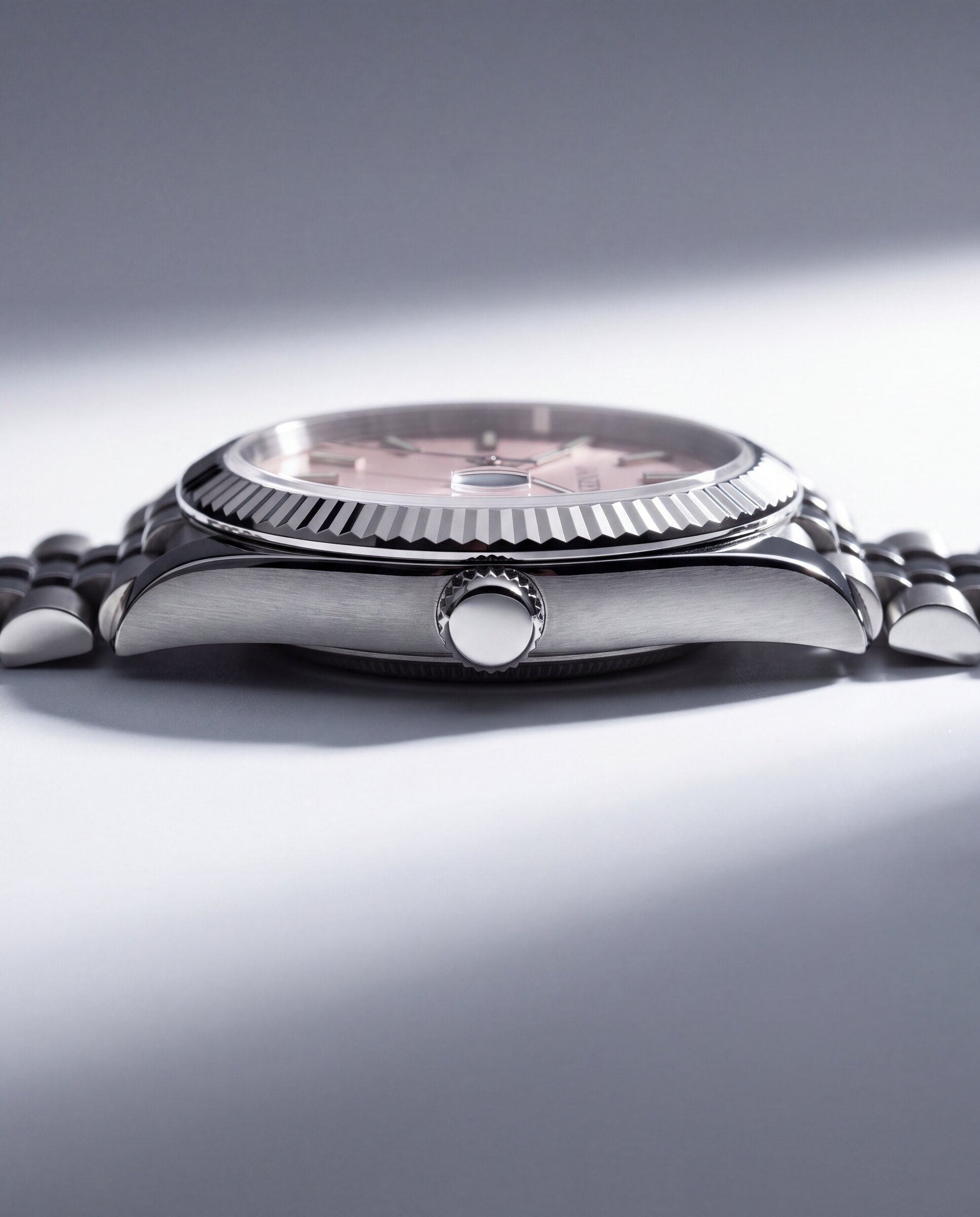 Datejust Jubilee - Sport - 40mm - Rosé - Gehaeuse von der Seite, Blick auf die Krone (web)