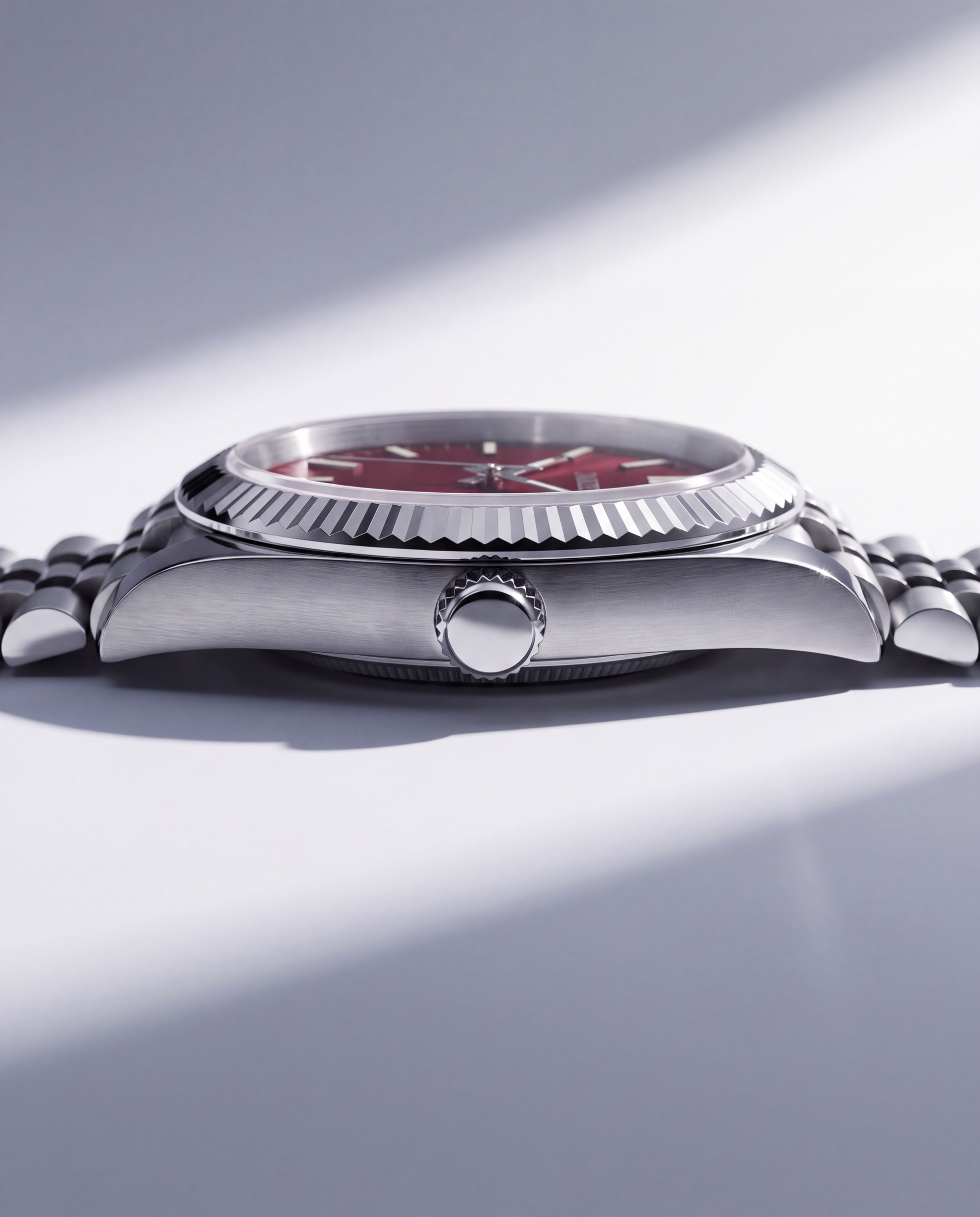 Datejust Jubilee - Sport - 40mm - Rubinrot - Gehaeuse von der Seite, Blick auf die Krone