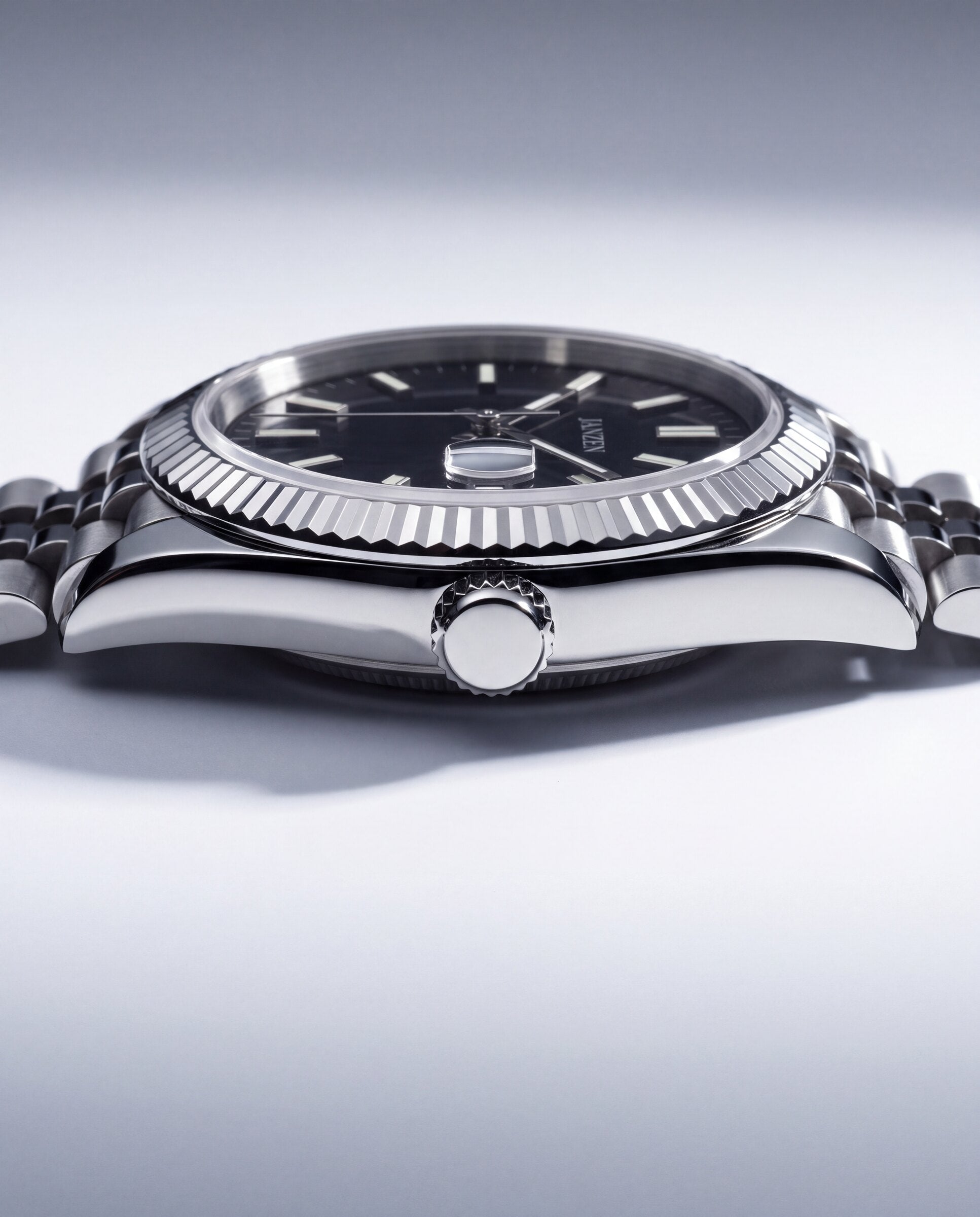 Datejust Jubilee - Sport - 40mm - Gehaeuse von der Seite, Blick auf die Krone (web)