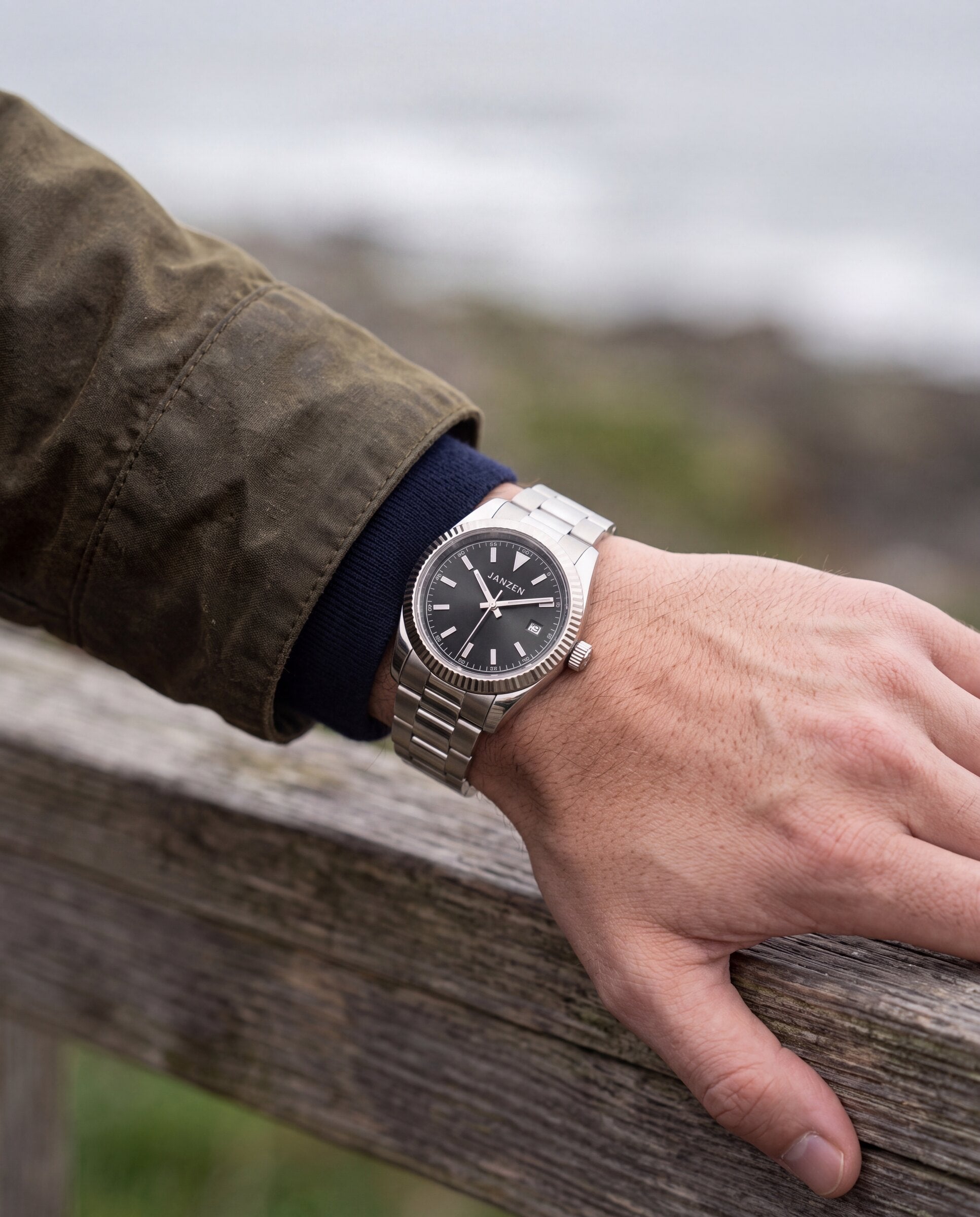 Datejust Oyster - Avantgarde - 40mm Schwarz — Wristshot Draussen (web)
