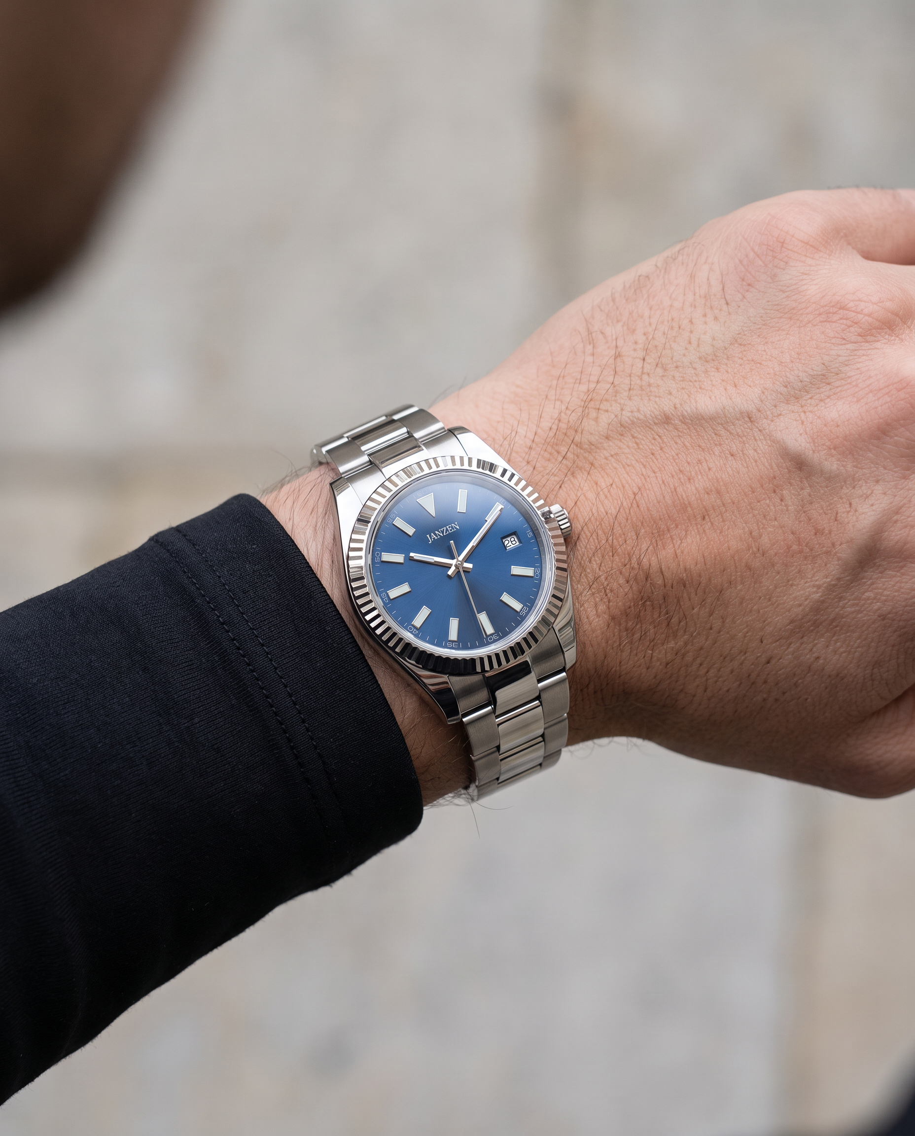 Oyster Avantgarde 40mm Blau am Handgelenk