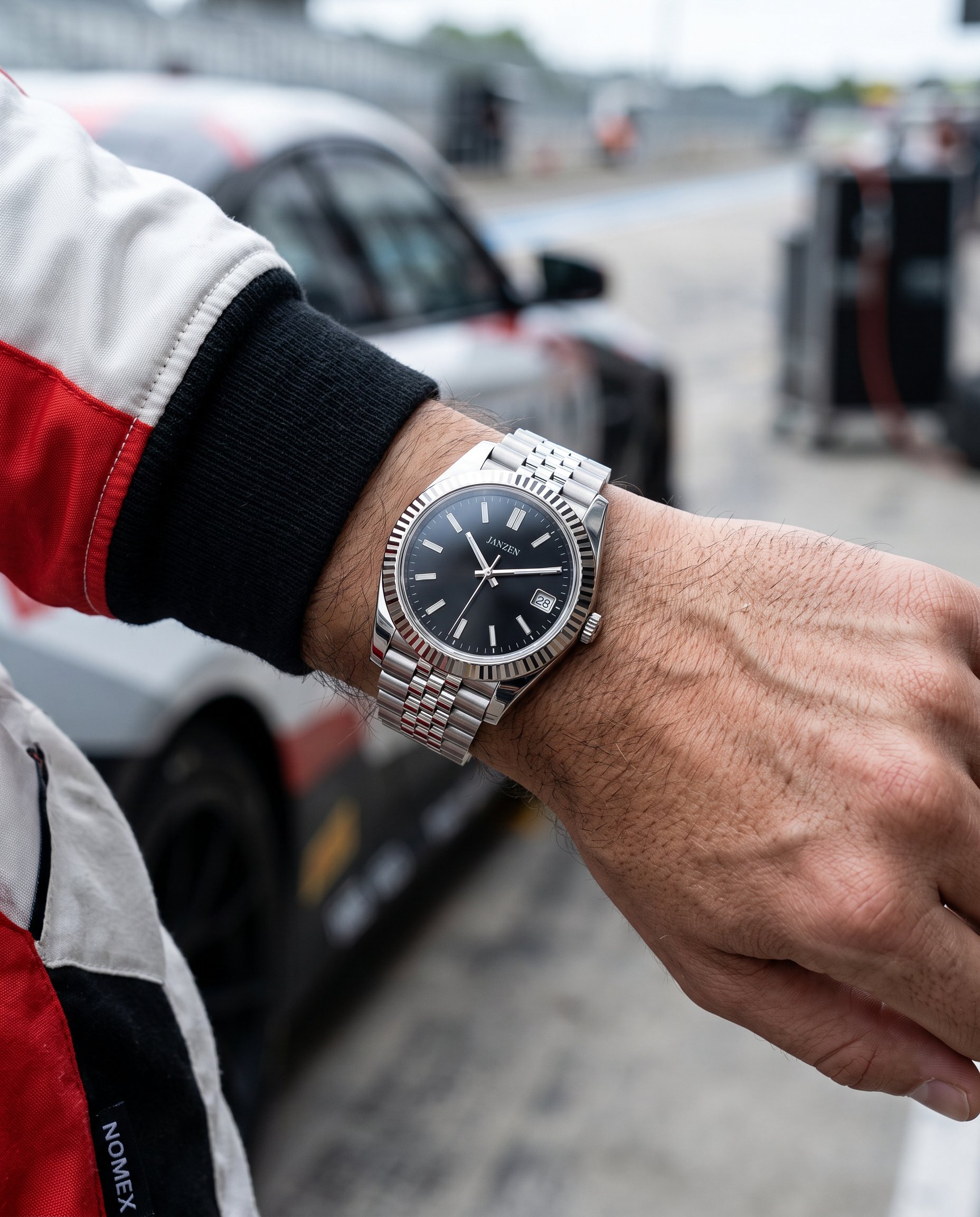 Sport 40mm Schwarz am Handgelenk, Motorsport